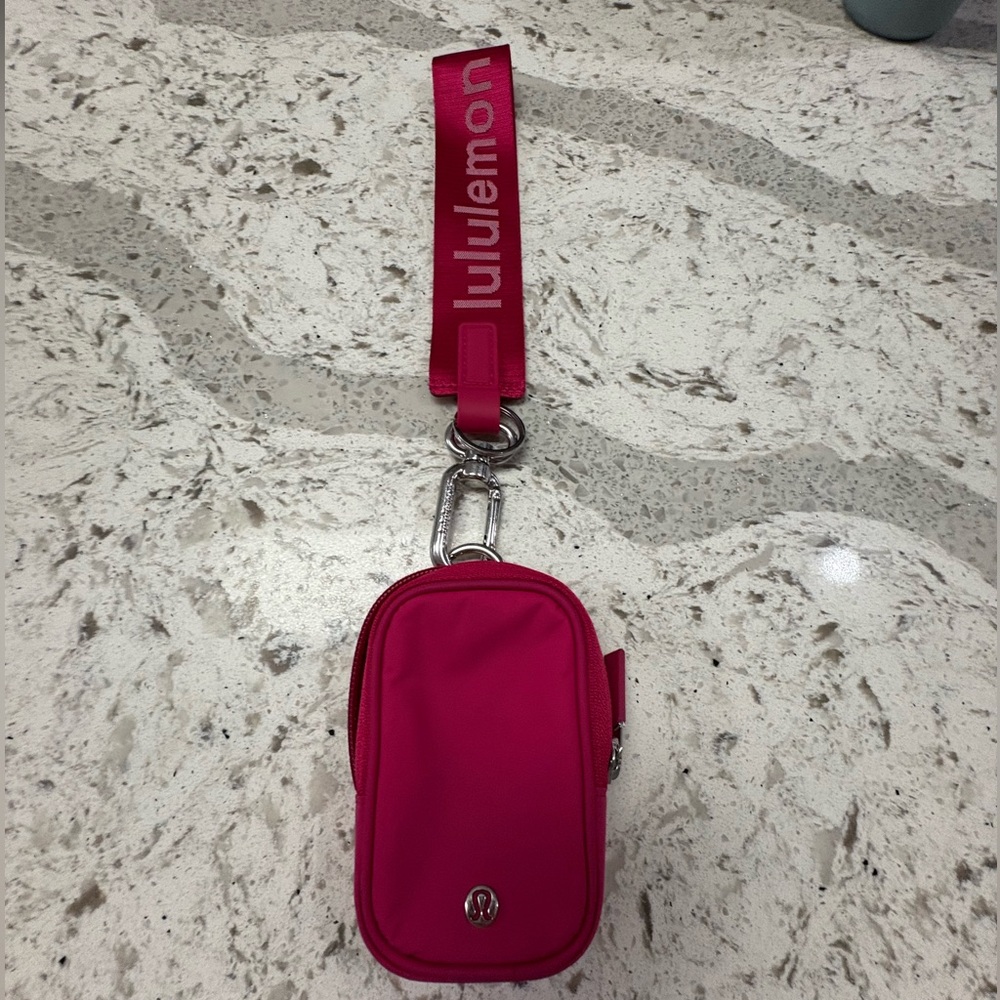 Lululemon never lost keychain and pouch set